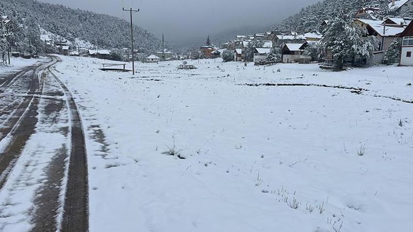 Kar yağışı ülkenin geneline yayılıyor! Şehir merkezlerinde lapa lapa kar yağıyor