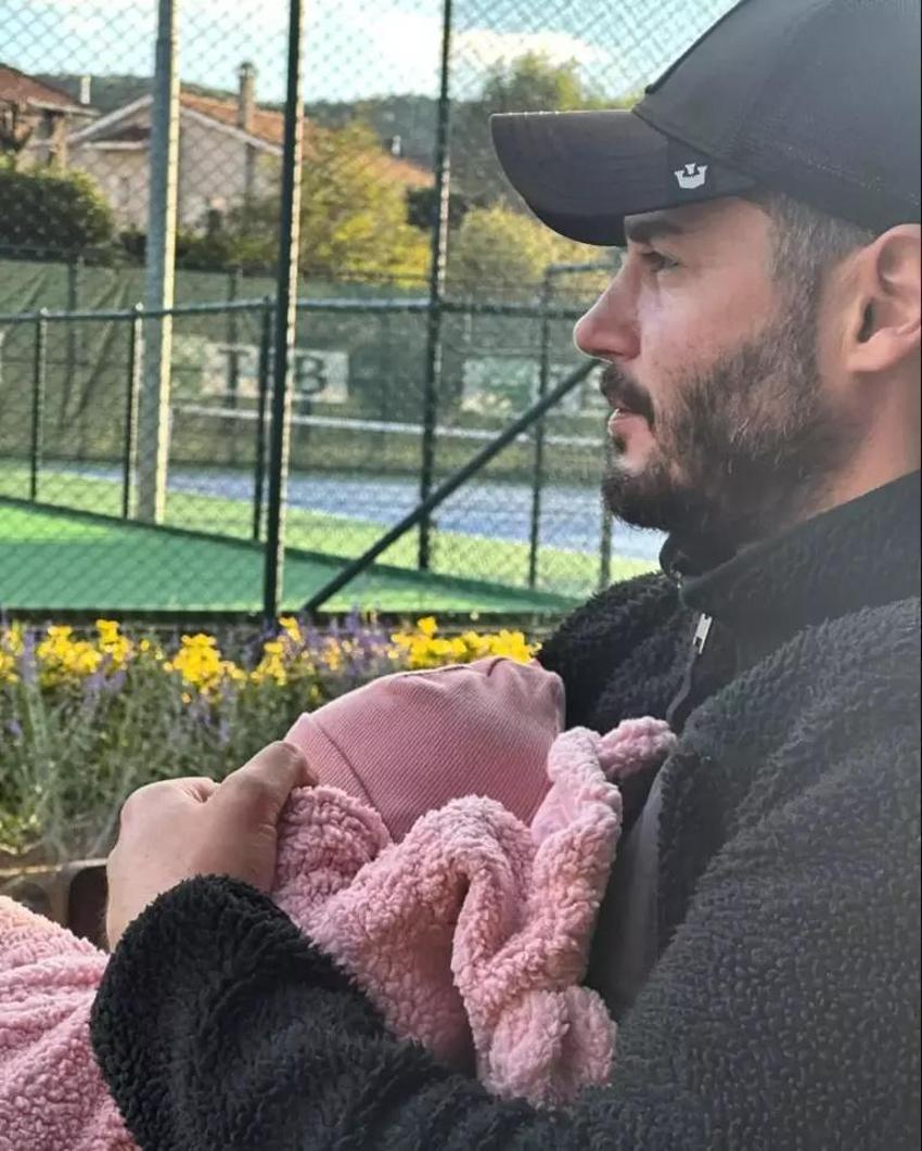 Berk Oktay ve kızının kalpleri ısıtan pozu!