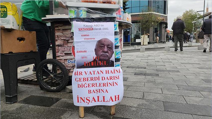 Düzce'de seyyar tezgahına ‘Vatan haini geberdi’ yazısı asıp tatlı dağıttı