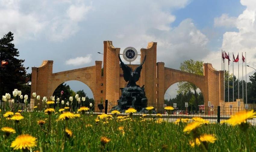 Türkiye'de bir üniversite var ki öğrenci sayısı 50 ilin nüfusundan fazla!
