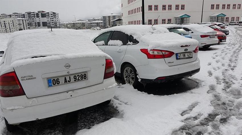 Lapa lapa kar yağışı başladı, her yer beyaza büründü! Onlarca il için yeni uyarı geldi 