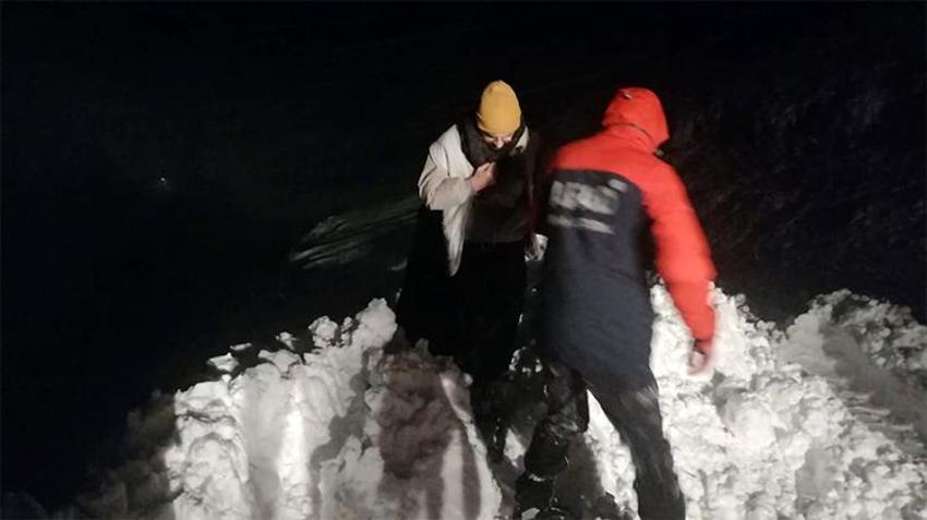 Lapa lapa kar yağışı başladı, her yer beyaza büründü! Onlarca il için yeni uyarı geldi 