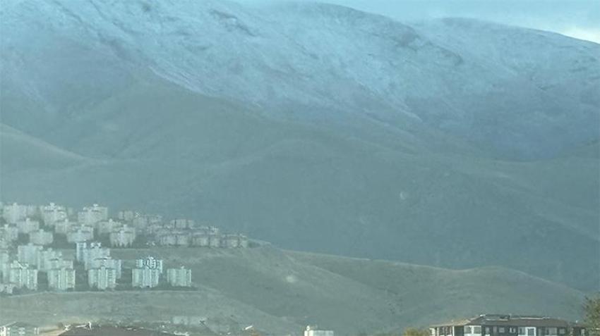 Lapa lapa kar yağışı başladı, her yer beyaza büründü! Onlarca il için yeni uyarı geldi 
