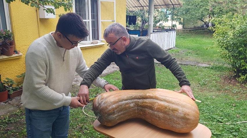 Karabük'te görenleri şaşırtan olay! 40 kilogramlık 110 santimetrelik dev ilgi odağı oldu