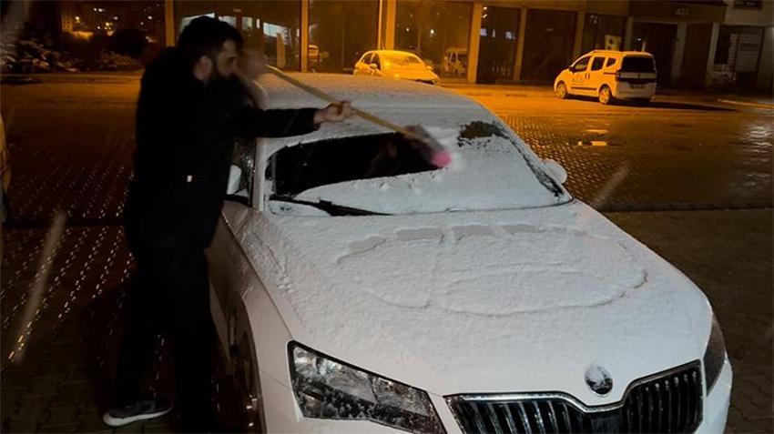 Lapa lapa kar yağışı başladı, her yer beyaza büründü! Onlarca il için yeni uyarı geldi 