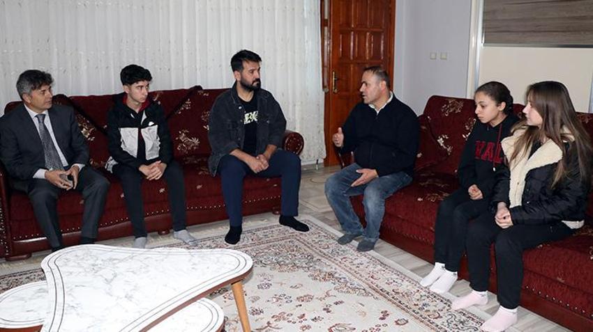 Van'da arkadaşları ve öğretmenleri Gülperi'ye umut oldu!