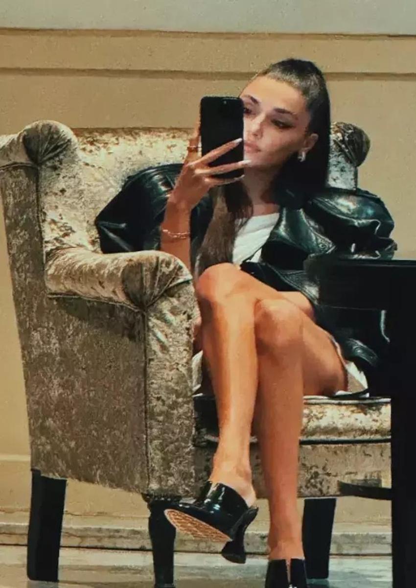 Hande Erçel'den aynalı pozlar! Instagram'da beğeni yağdı
