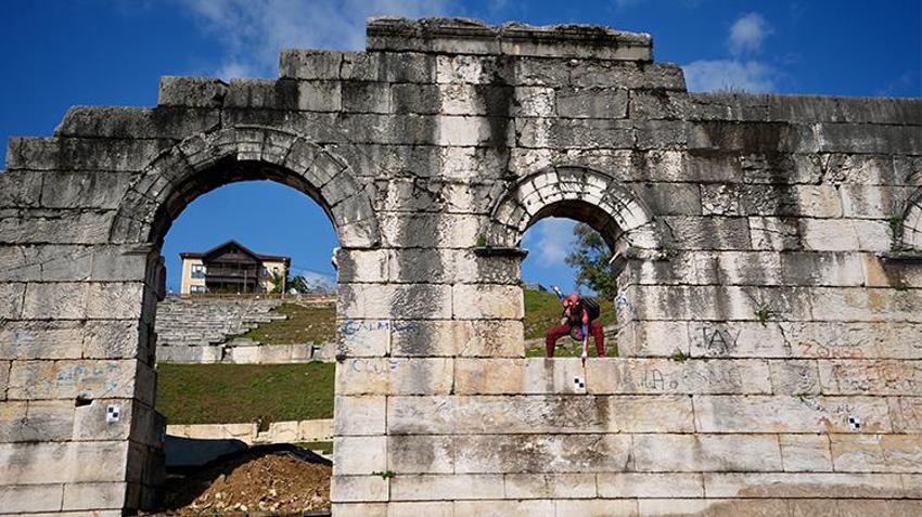 'Örümcek Adam' Düzce'de antik kenti renklendirdi