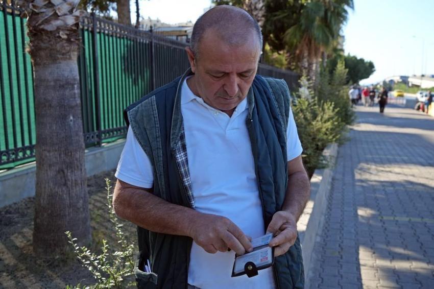 1 adam 5 isim: Doğumunda ismi ve cinsiyeti yanlış yazıldı, kendine dava açtı