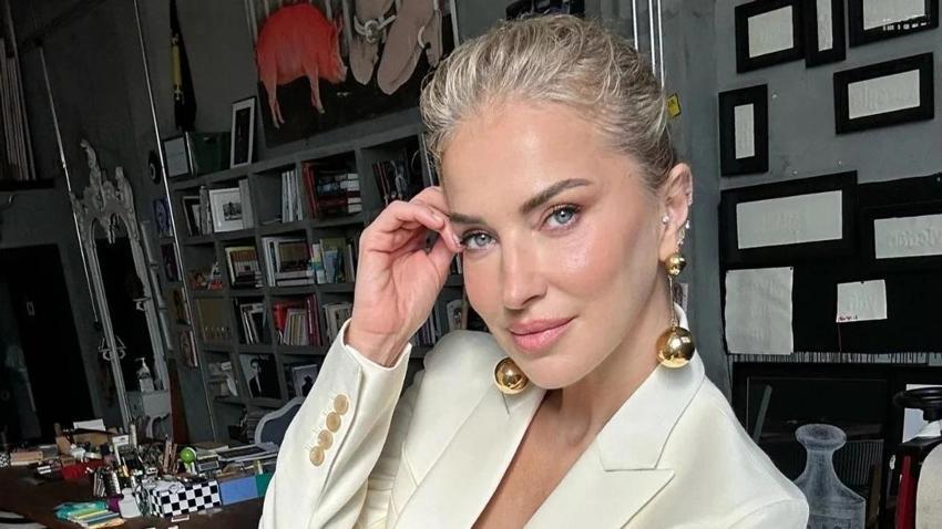 Burcu Esmersoy galerisi! 'Evimde boş duvar kalmadı'