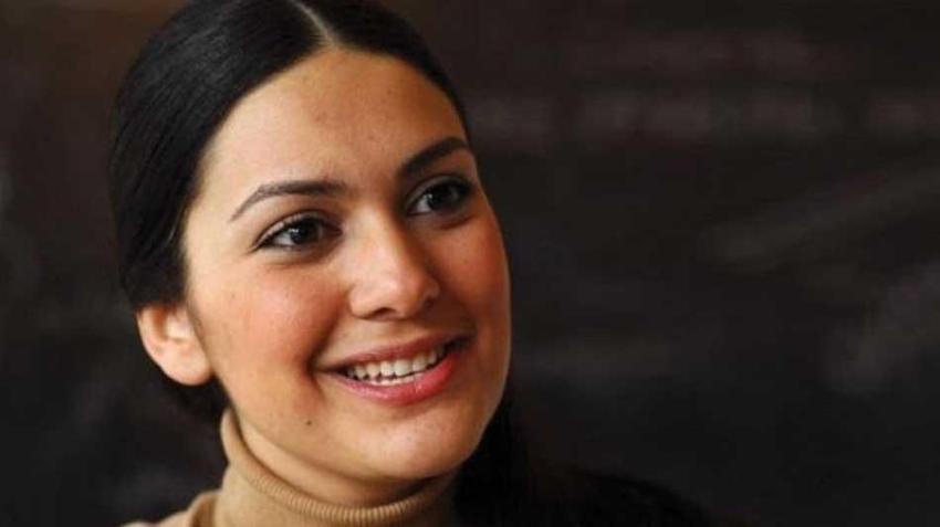 Bergüzar Korel'in Cannes tarzı! Siyah elbisesi oldukça beğenildi
