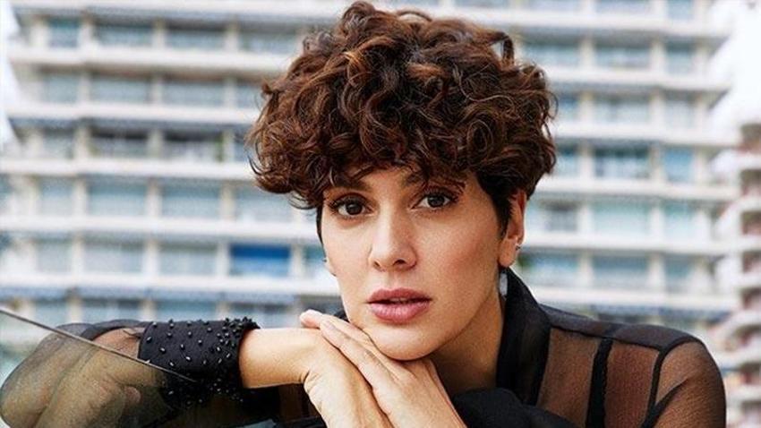 Bergüzar Korel'in Cannes tarzı! Siyah elbisesi oldukça beğenildi