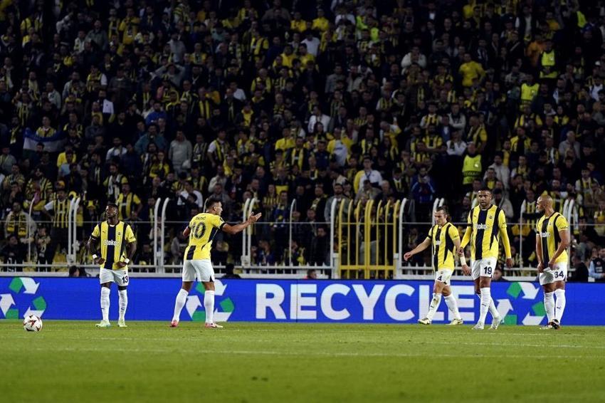Fenerbahçe-Manchester United maçı sonrası olay sözler: İki yüzlü Mourinho, deli gibi salladı