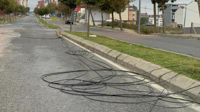Arnavutköy'de hafriyat kamyonu ortalığı savaş alanına çevirdi