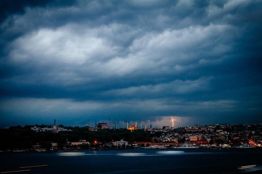 Son hava durumu raporu açıklandı: Kar, fırtına ve gök gürültülü sağanak yağışlar yurdu etkisi altına alıyor