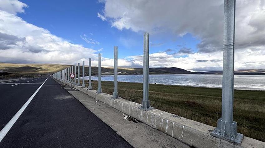 Aktaş Gölü'nde göçmen kuşlar için ses bariyeri yapılıyor