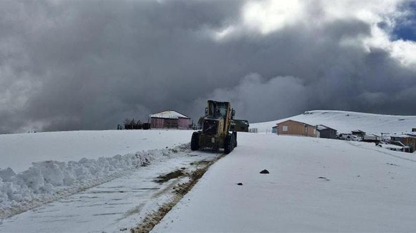 Ve beklenen kar yağışı başladı! Lapa lapa yağacak, İstanbul dahil çok sayıda il için yeni uyarı geldi 