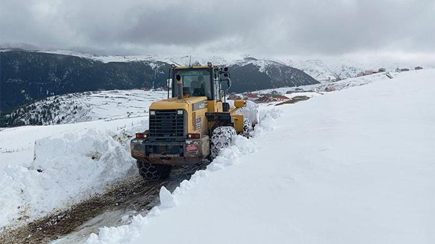 Ve beklenen kar yağışı başladı! Lapa lapa yağacak, İstanbul dahil çok sayıda il için yeni uyarı geldi 