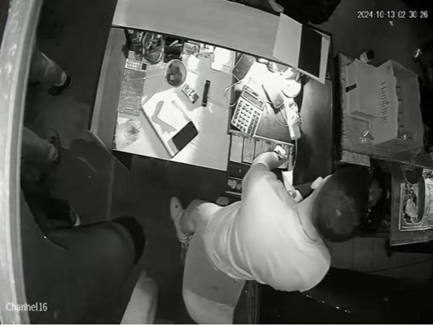 Taksim'deki mekana böyle çöktüler: Spiralle kilidi kesip silah çekerek kasaya el koydular