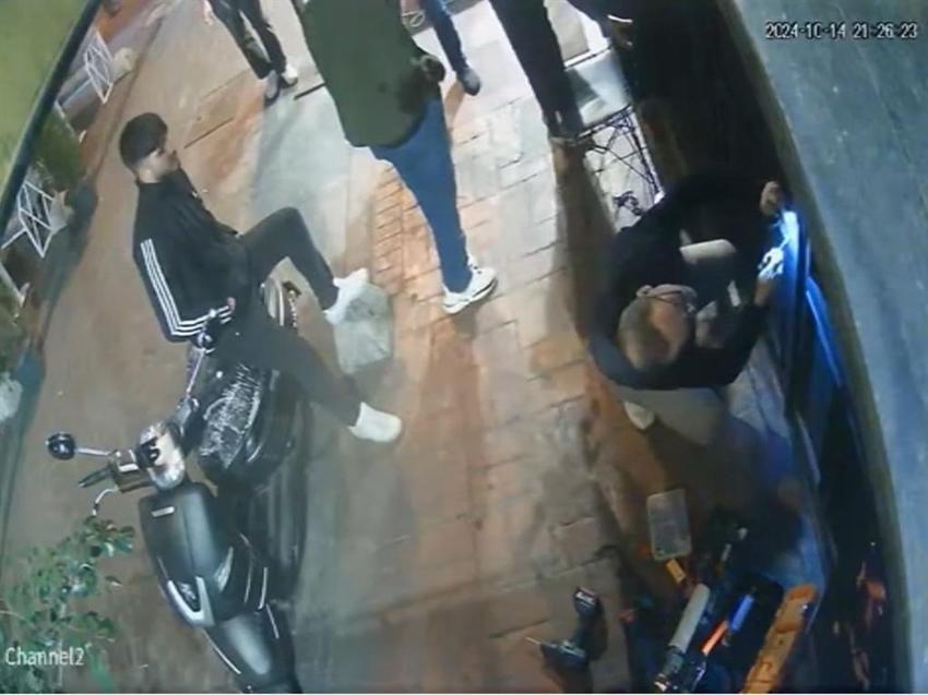 Taksim'deki mekana böyle çöktüler: Spiralle kilidi kesip silah çekerek kasaya el koydular