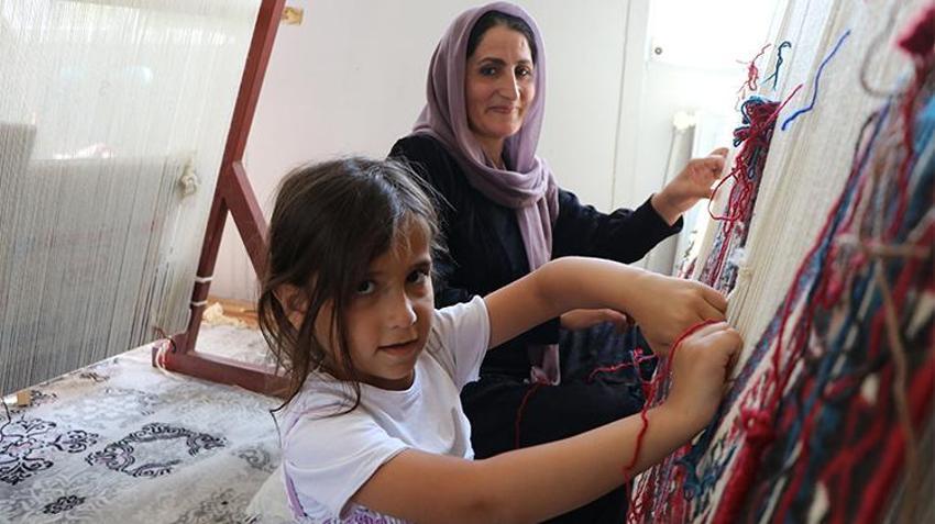 Vanlı kadınlar, kaybolan desenleri yeniden hayata döndürüyor