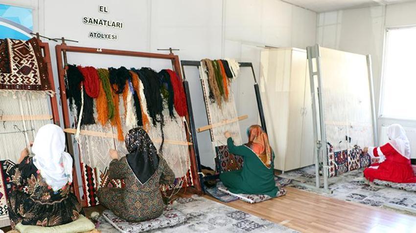 Vanlı kadınlar, kaybolan desenleri yeniden hayata döndürüyor