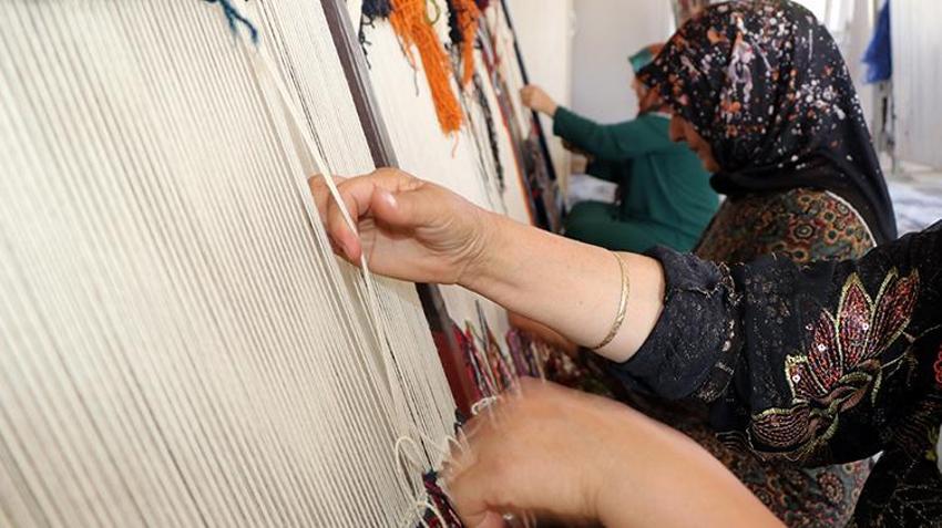 Vanlı kadınlar, kaybolan desenleri yeniden hayata döndürüyor