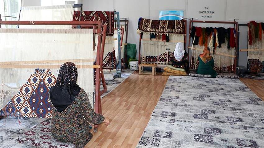 Vanlı kadınlar, kaybolan desenleri yeniden hayata döndürüyor