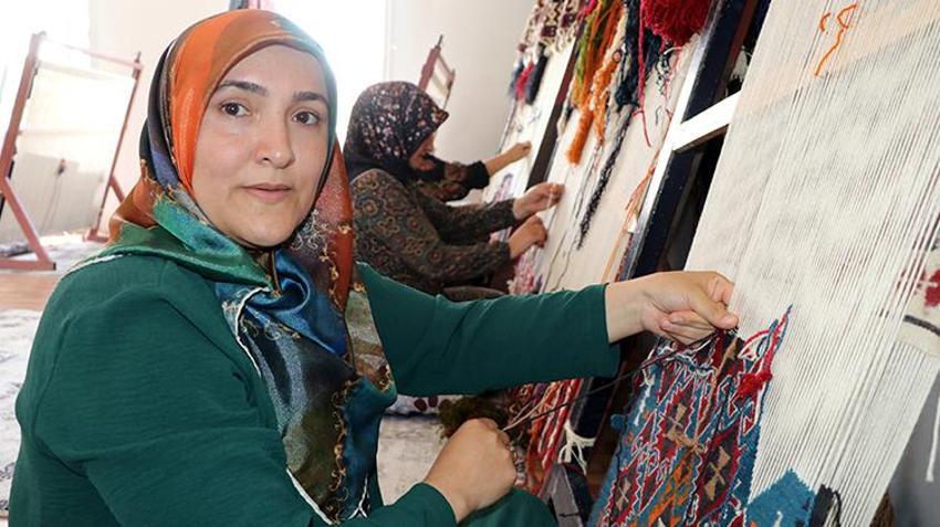 Vanlı kadınlar, kaybolan desenleri yeniden hayata döndürüyor