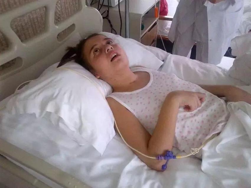 Aleyna Kalaycıoğlu, kardeşi Cansu'yu konsere götürdü
