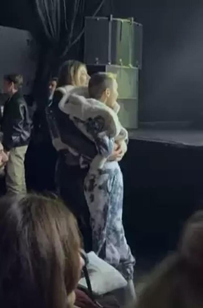 Aleyna Kalaycıoğlu, kardeşi Cansu'yu konsere götürdü
