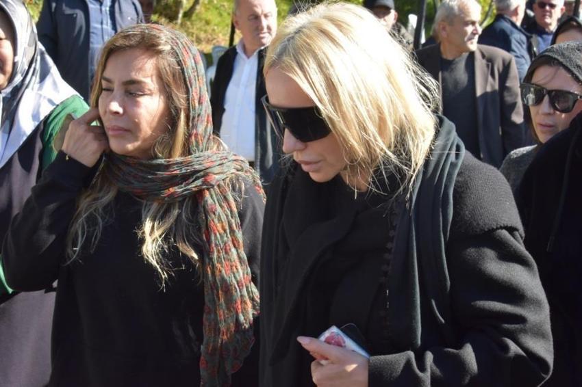 Şarkıcı Gülşen'in acı günü! Apar topar geldi: Babası son yolculuğuna uğurlandı
