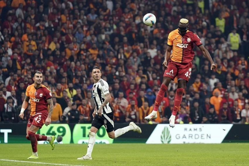Galatasaray, Beşiktaş mağlup etti! Hem namağlup hem zirvenin tek sahibi