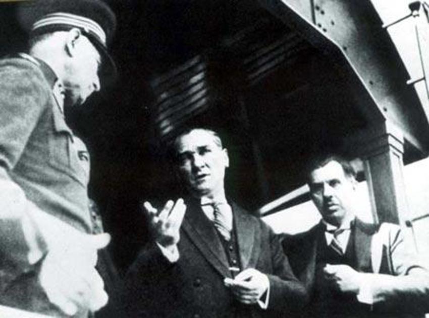Cumhuriyetimizin 101. yaşı kutlu olsun! 'Türkiye Cumhuriyeti mesut, muvaffak ve muzaffer olacaktır'