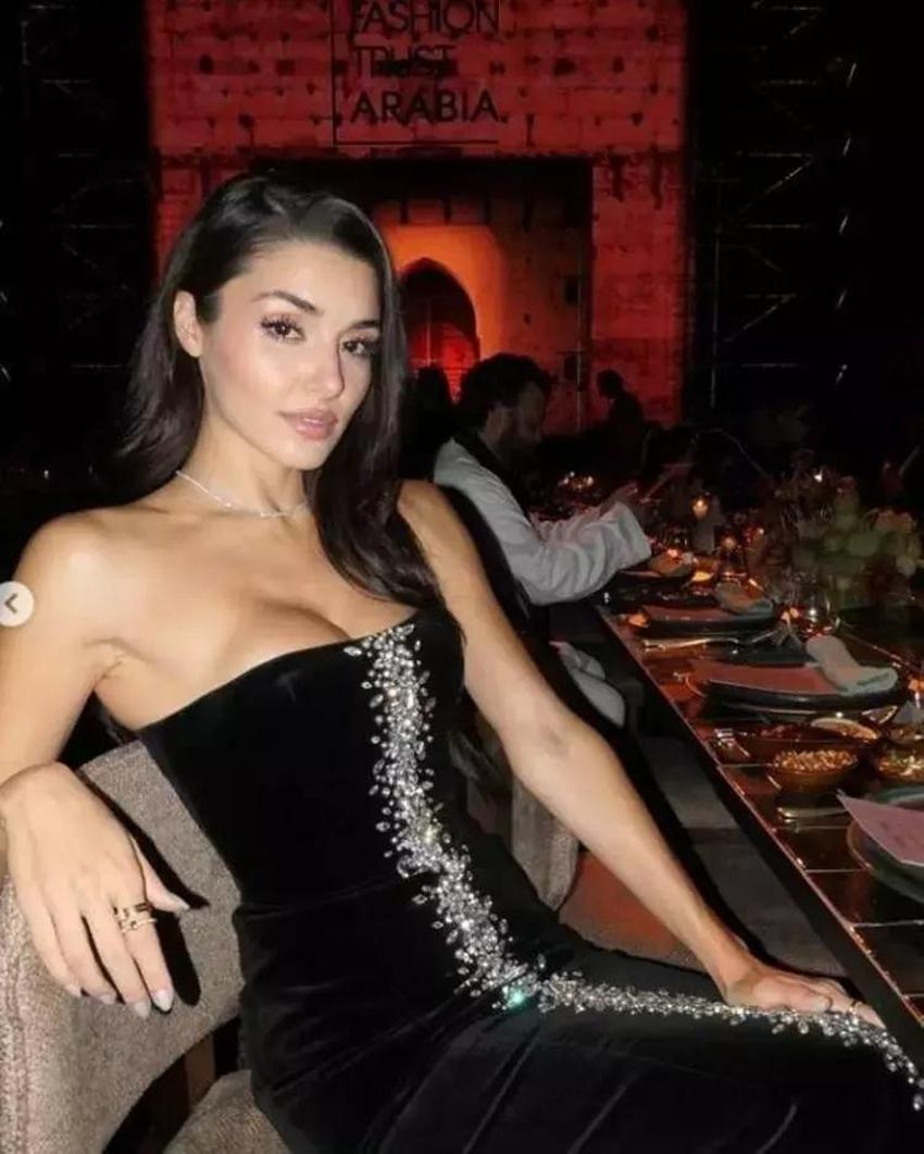 Dedikoduya son verdiler! Hande Erçel ve Hakan Sabancı'dan mutluluk pozu