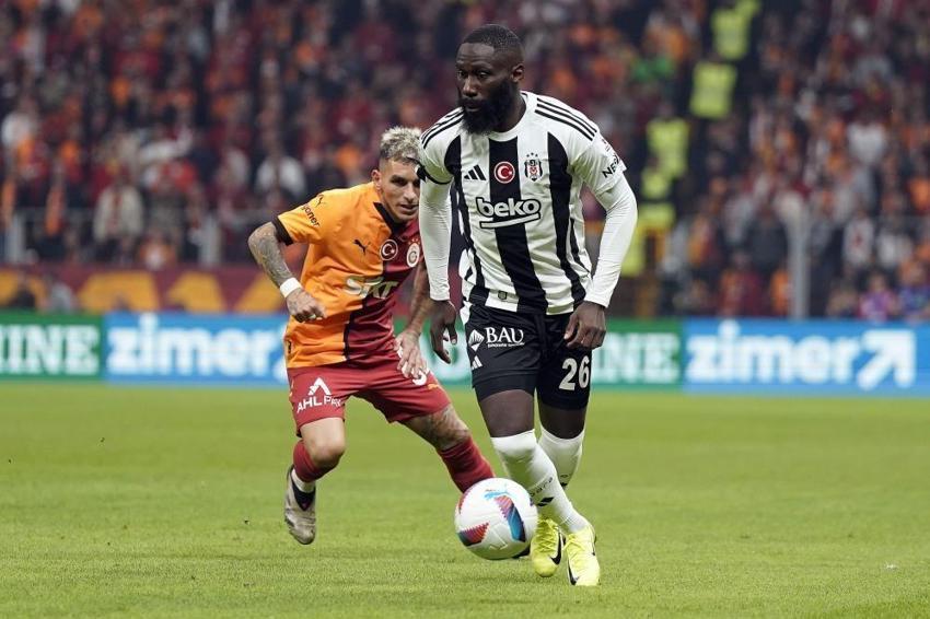 Galatasaray - Beşiktaş derbisinde kırmızı kartı ve penaltıyı vermedi! Arda Kardeşler fark etmedi bile