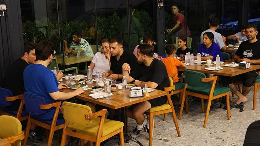 Gaziantep'in 500 yıllık katmeri Adana'da 'çöp şiş' oldu! Yok satıyor