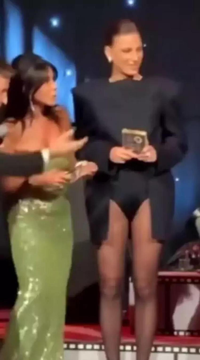 Serenay Sarıkaya'nın gala şıklığı! Göz alıcı tarz...

