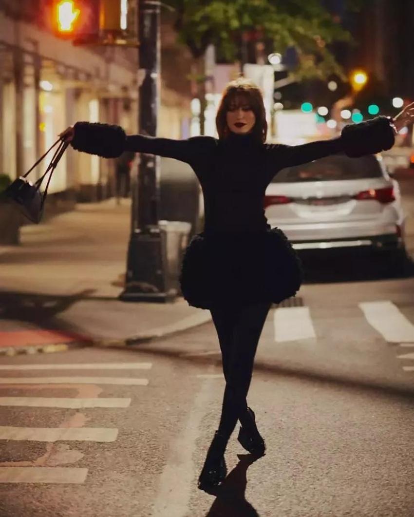Serenay Sarıkaya'nın gala şıklığı! Göz alıcı tarz...
