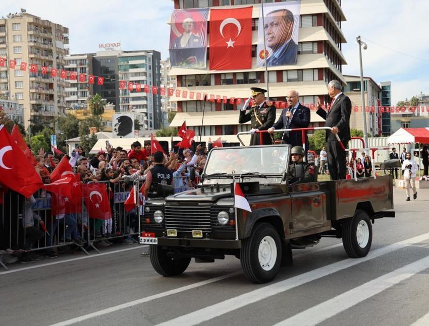Adana'da Cumhuriyet Bayramı kutlamaları: 101. yıl coşkuyla karşılandı