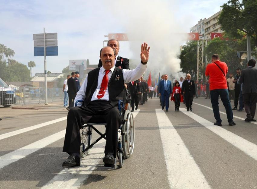 Adana'da Cumhuriyet Bayramı kutlamaları: 101. yıl coşkuyla karşılandı