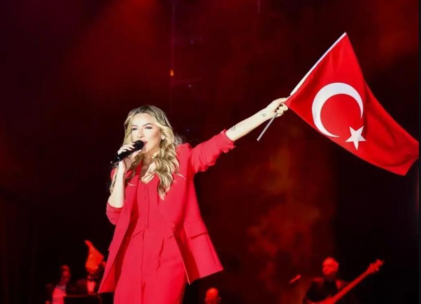 Hadise konserinde yangın! Apar topar terk ettiler