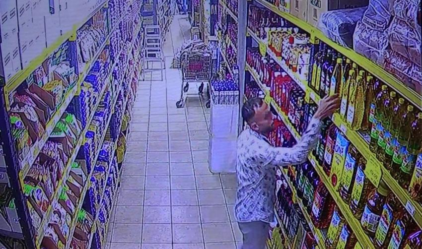 Müşteri gibi girdi, saniyeler içinde çalıp kaçtı: Adana'da ayçiçek yağı hırsızı kamerada