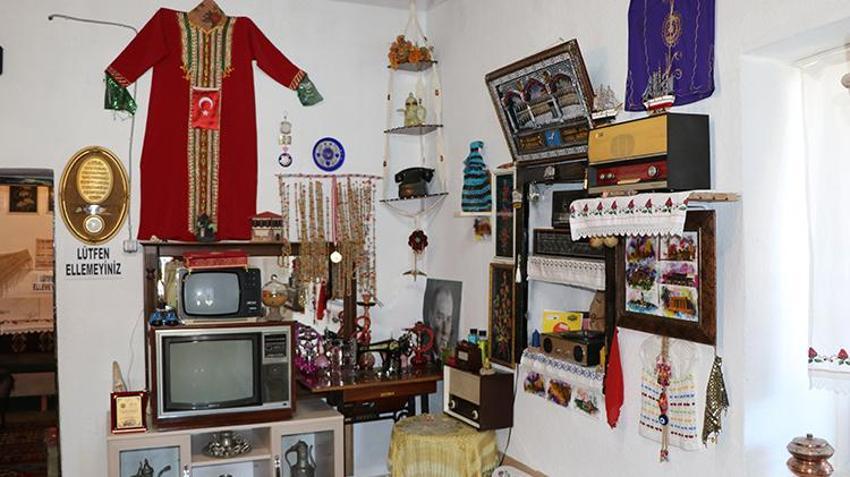 Niğde'de antika tutkunu karı koca 35 şehir şehir gezerek eski eşyaları topladı