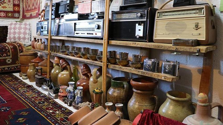 Niğde'de antika tutkunu karı koca 35 şehir şehir gezerek eski eşyaları topladı
