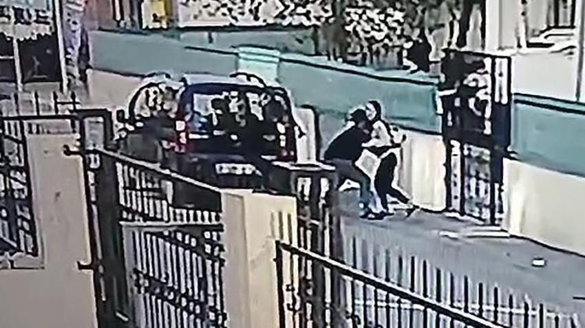 Adana'da kendisiyle barışmak istemeyen sokak ortasında darp edip kaçırmaya çalıştı