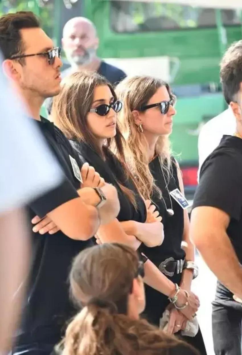 Annesini kaybetmişti! Akın Akınözü'ne annesinin cenazesine katılan Hande Erçel sorusu