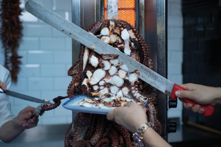Ankara'da yapılmayanı yaptılar! Bu lezzet bir başka: Ahtapot döner