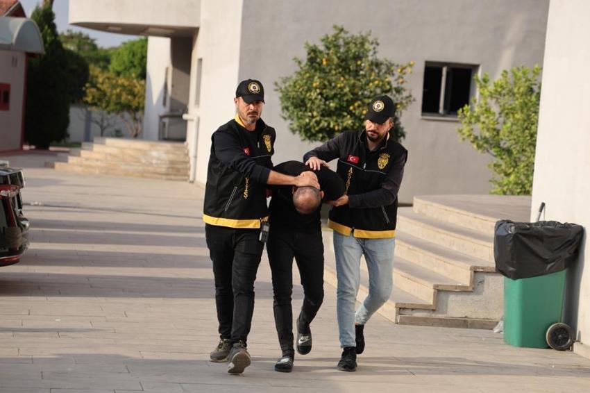 Kuyumcuyu vurup 900 gram altın çaldı, boynundaki dövme kendisini ele verdi