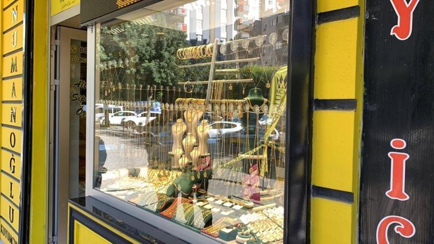 Kuyumcuyu vurup 900 gram altın çaldı, boynundaki dövme kendisini ele verdi